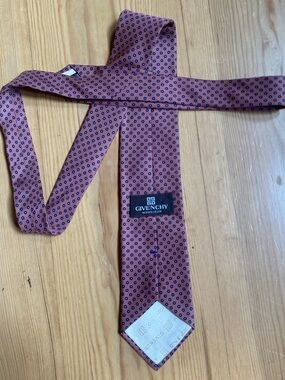 Givenchy Coral Tie with Navy Dot Pattern Modern Style Designer 100% Silk Italy